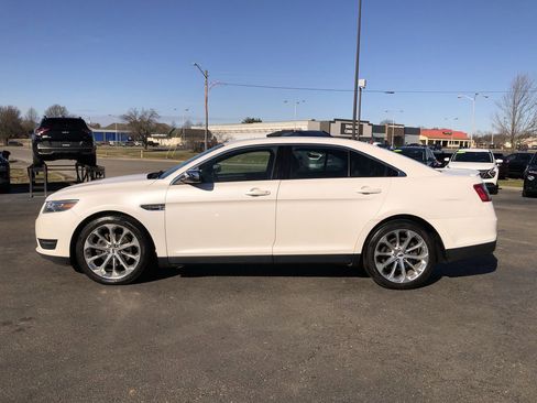 Used 2018 Ford Taurus Limited image 3