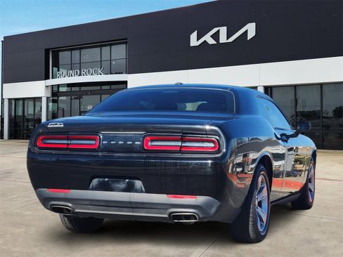 Used 2016 Dodge Challenger SXT image 5