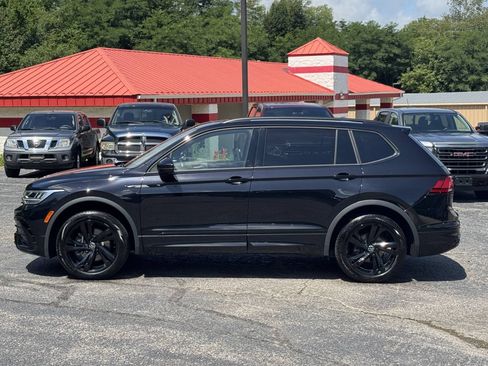 Used 2024 Volkswagen Tiguan SE R-Line AWD/4WD image 3