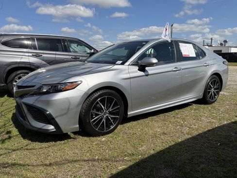 Used 2024 Toyota Camry SE image 2