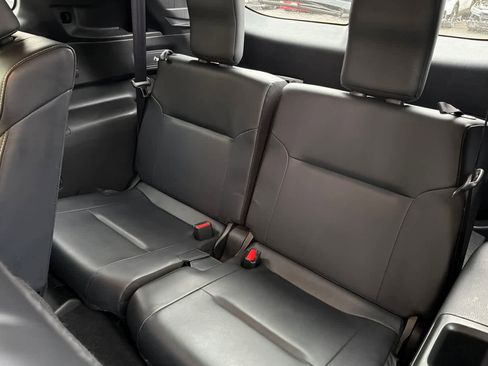 Used 2024 Mitsubishi Outlander SE image 17