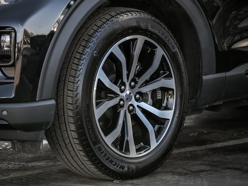 Used 2025 Ford Explorer ST-Line image 4