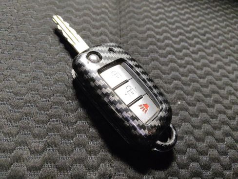 Used 2021 Nissan Rogue Sport S image 32