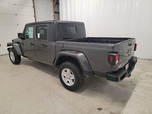 Used 2023 Jeep Gladiator Sport image 3