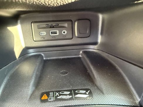 Used 2024 Chevrolet Equinox Premier AWD/4WD image 21