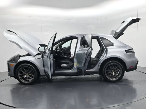 Used 2024 Porsche Macan AWD/4WD image 72