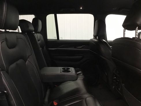 Used 2024 Jeep Grand Cherokee Limited image 20