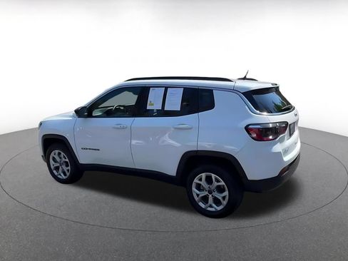 Used 2025 Jeep Compass Latitude AWD/4WD image 12