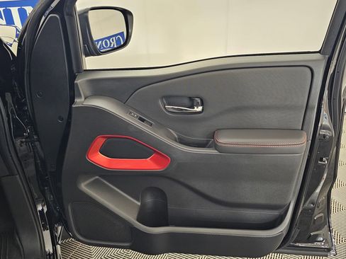 Used 2024 Nissan Frontier PRO-4X w/ Off-Road Protection Package image 35