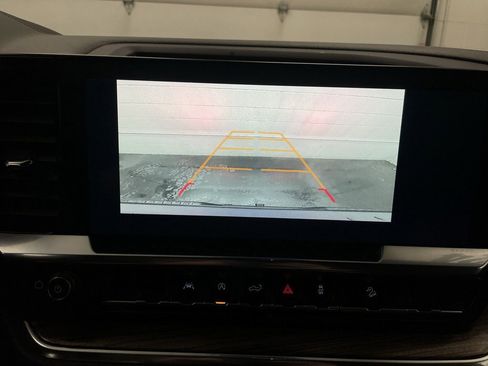 Used 2024 Chevrolet Silverado 1500 LT Trail Boss w/ Convenience Package II image 9