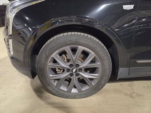 Used 2019 Cadillac XT5 Luxury w/ LPO, Black Ice Package AWD/4WD image 3
