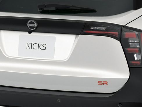 New 2026 Nissan Kicks SR w/ SR Premium Package FWD image 11