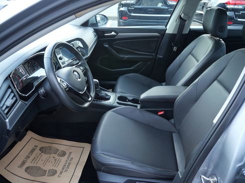 Used 2019 Volkswagen Jetta SE w/ Cold Weather Package image 10