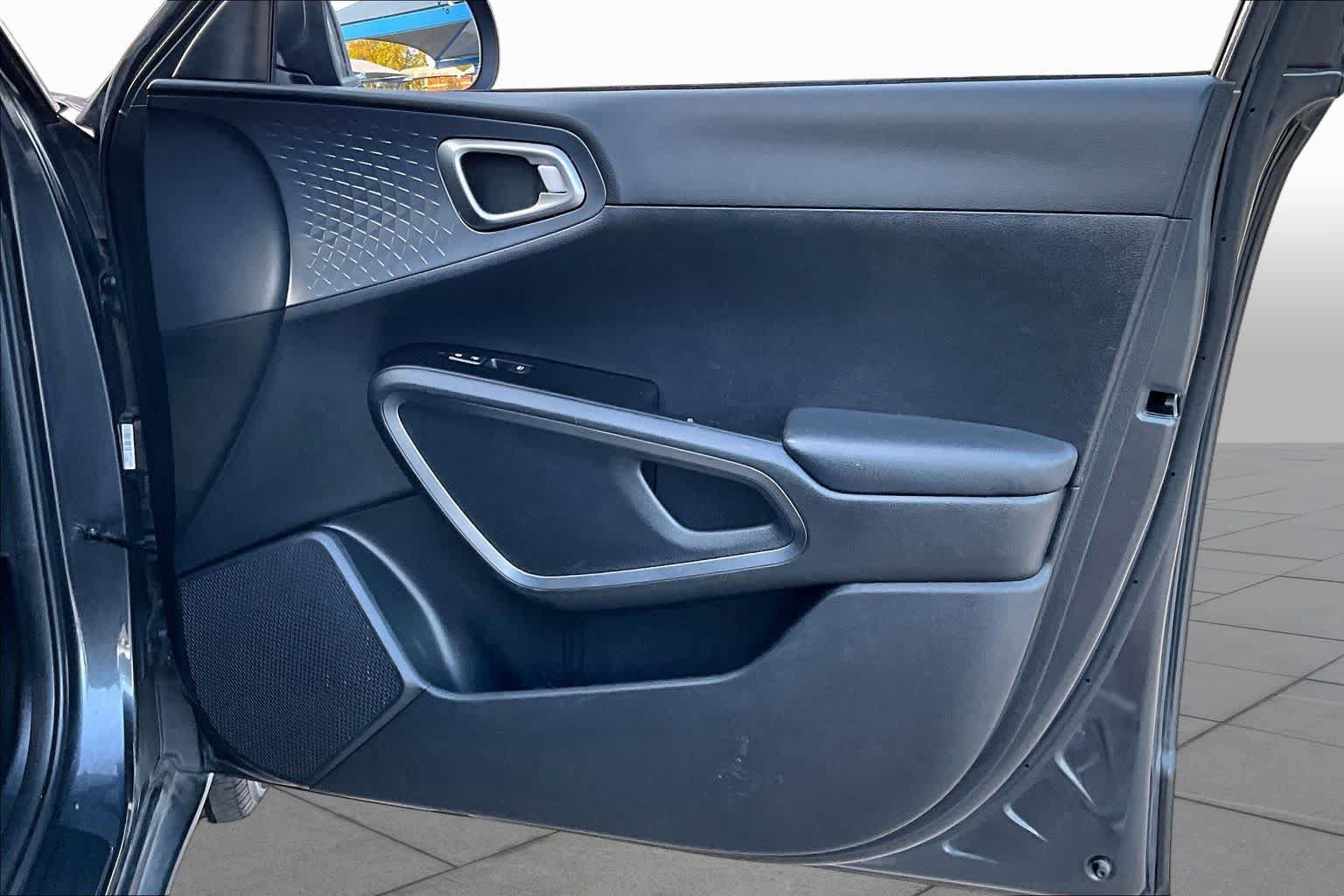 Used 2021 Kia Soul S FWD image 23