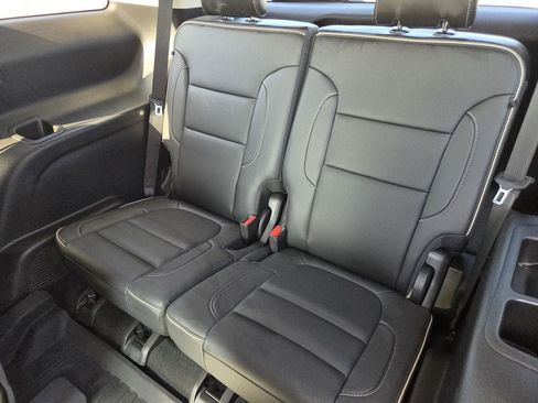 Certified 2023 GMC Acadia Denali w/ Denali Technology Package FWD image 14
