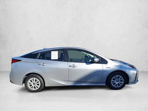 Certified 2019 Toyota Prius LE image 4
