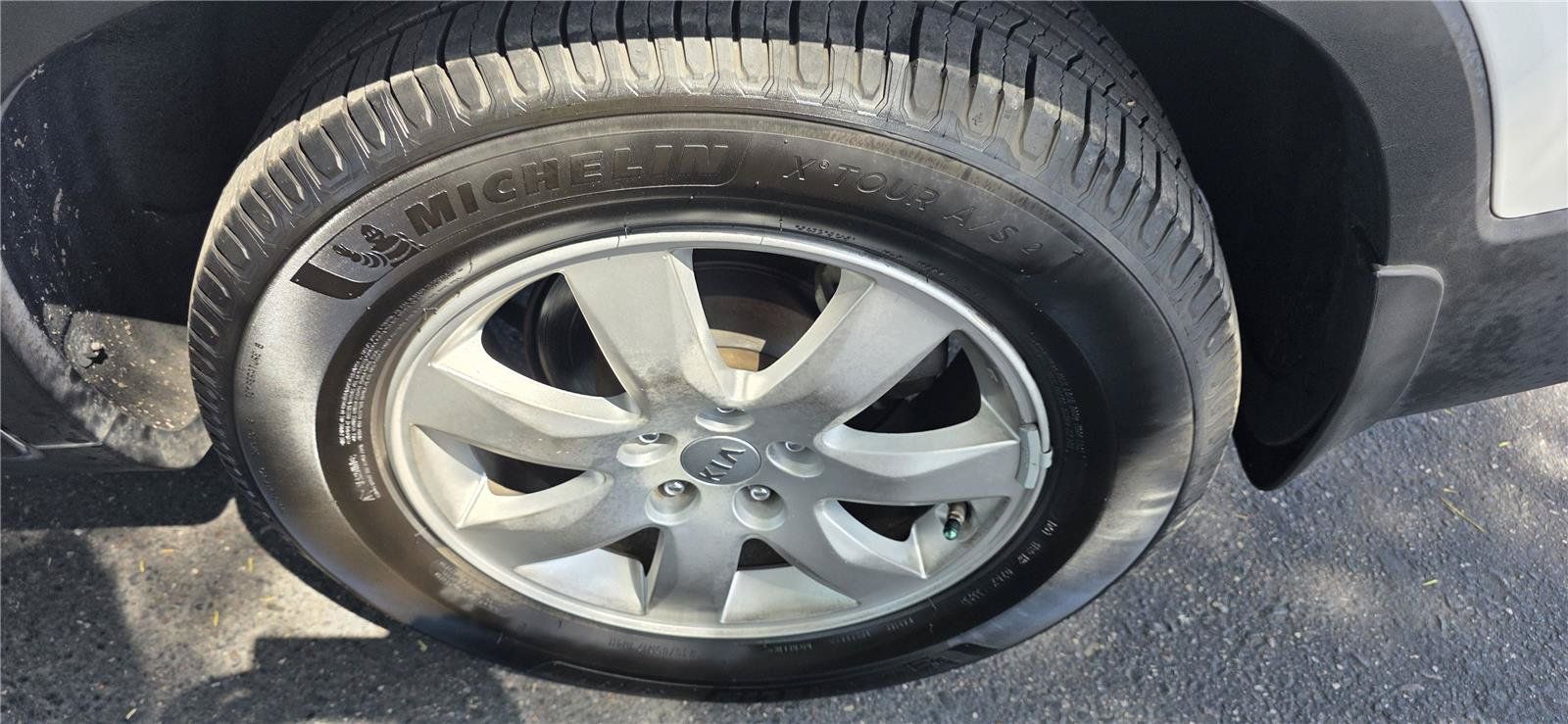 Used 2013 Kia Sorento LX w/ Convenience Pkg FWD image 9