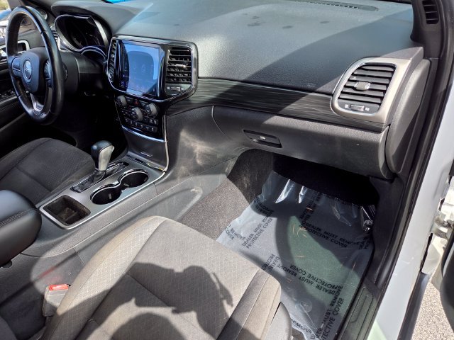 Used 2020 Jeep Grand Cherokee Laredo w/ 18" Wheel & 8.4" Radio Group RWD image 17