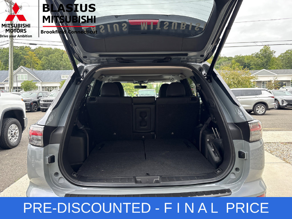 Used 2025 Mitsubishi Outlander AWD image 63