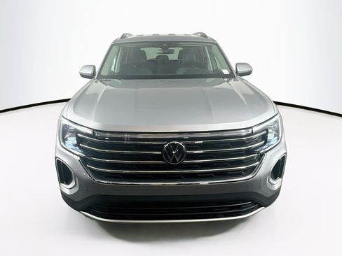 Used 2024 Volkswagen Atlas SE FWD image 2