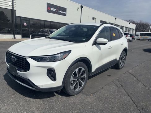 Used 2024 Ford Escape Platinum image 1