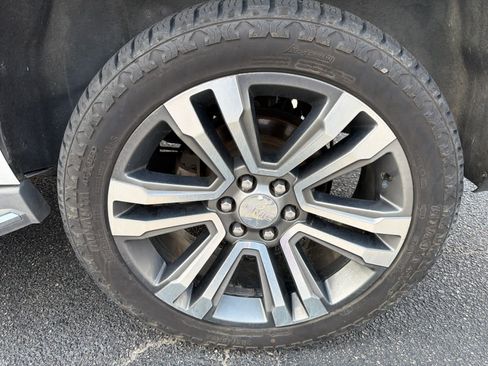 Used 2017 GMC Yukon SLT AWD/4WD image 24
