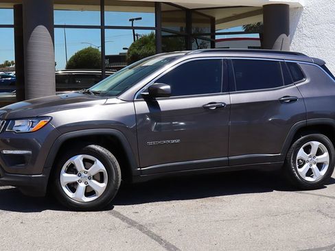 Used 2020 Jeep Compass Latitude FWD image 4