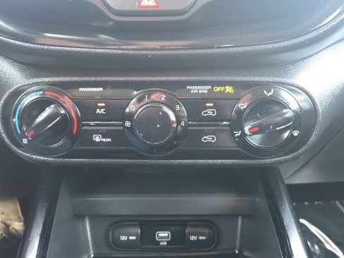 Used 2020 Kia Soul S FWD image 28