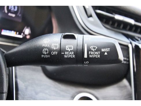 Used 2023 Jeep Grand Cherokee L Limited w/ Luxury Tech Group II RWD image 18