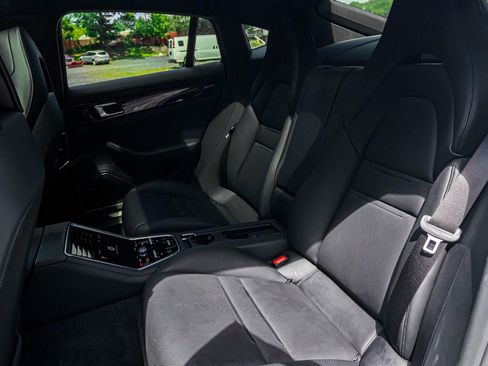Used 2022 Porsche Panamera w/ Premium Package image 14