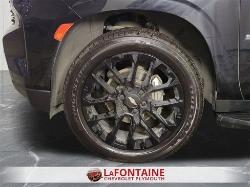 Used 2022 Chevrolet Suburban LT w/ Luxury Package image 33