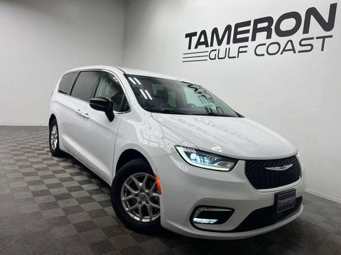 Used 2024 Chrysler Pacifica Touring-L FWD image 1