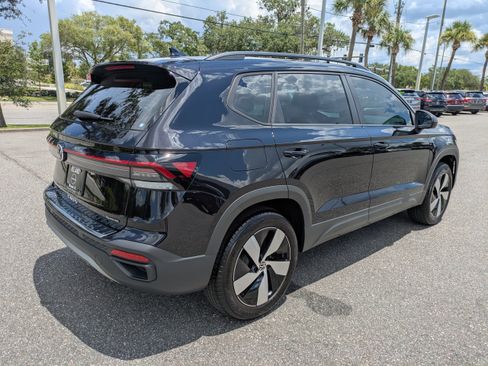 Used 2025 Volkswagen Taos S AWD/4WD image 4