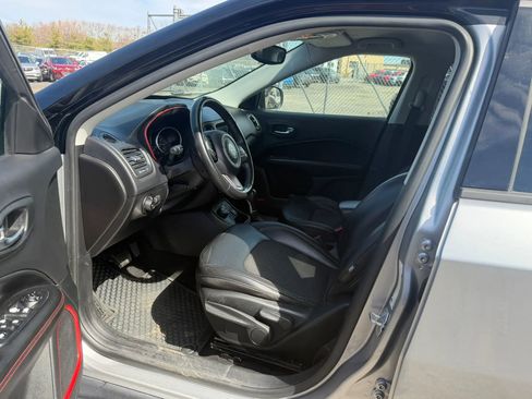 Used 2019 Jeep Compass Trailhawk image 10