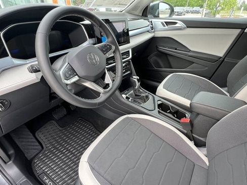 New 2025 Volkswagen Taos SE image 15