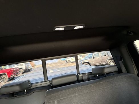 Certified 2021 GMC Sierra 1500 AT4 w/ AT4 Value Package AWD/4WD image 32