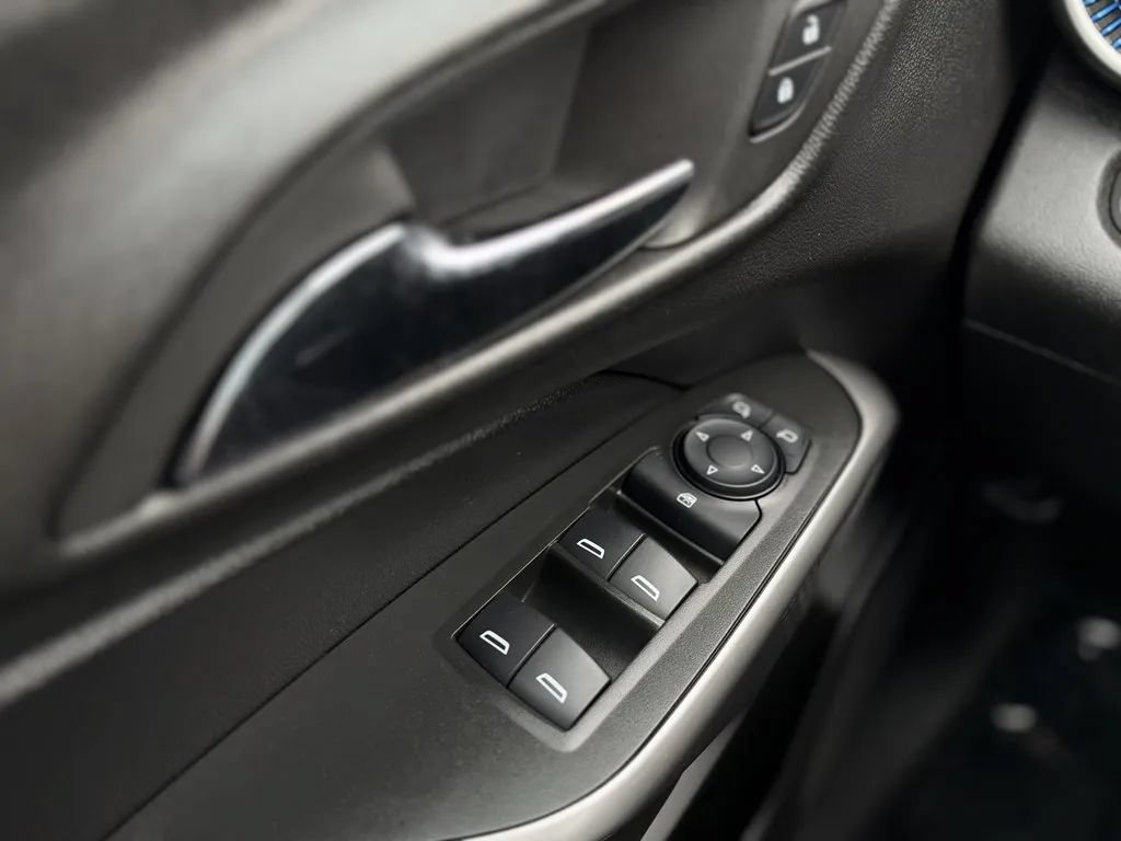 Used 2024 Chevrolet Trax LS w/ LS Convenience Package FWD image 9