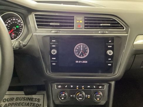 Used 2020 Volkswagen Tiguan SE w/ Panoramic Sunroof Package AWD/4WD image 9