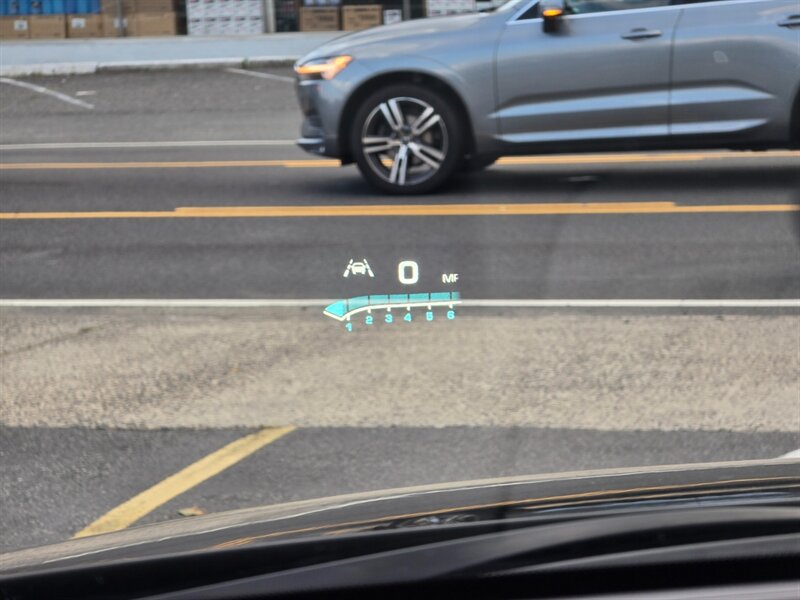 Used 2022 Buick Enclave Avenir w/ Avenir Technology Package AWD/4WD image 12