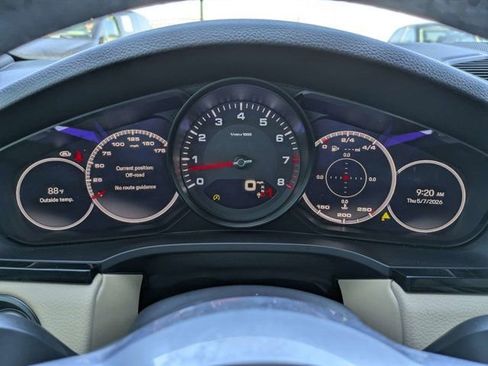 Used 2023 Porsche Cayenne AWD/4WD image 28