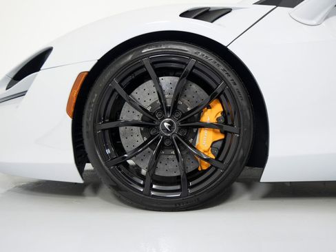 Used 2023 McLaren Artura image 9