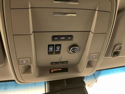 Used 2019 Chevrolet Suburban Premier image 22