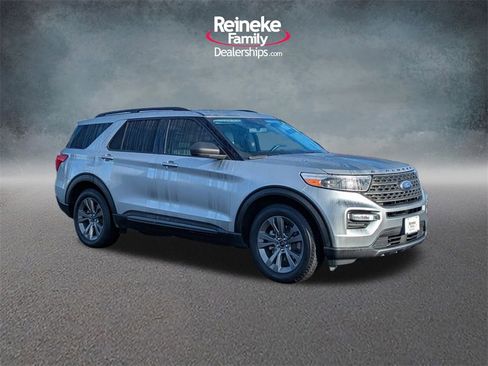 Used 2021 Ford Explorer XLT w/ Equipment Group 202A image 3