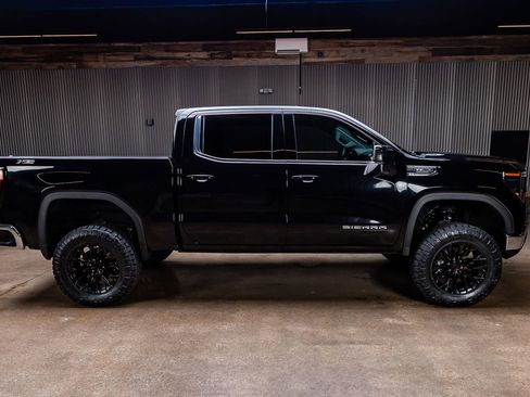 Used 2025 GMC Sierra 1500 SLE w/ X31 Off-Road Package image 11