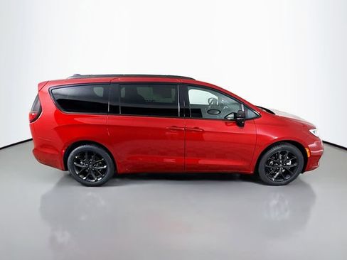 New 2026 Chrysler Pacifica Select image 8