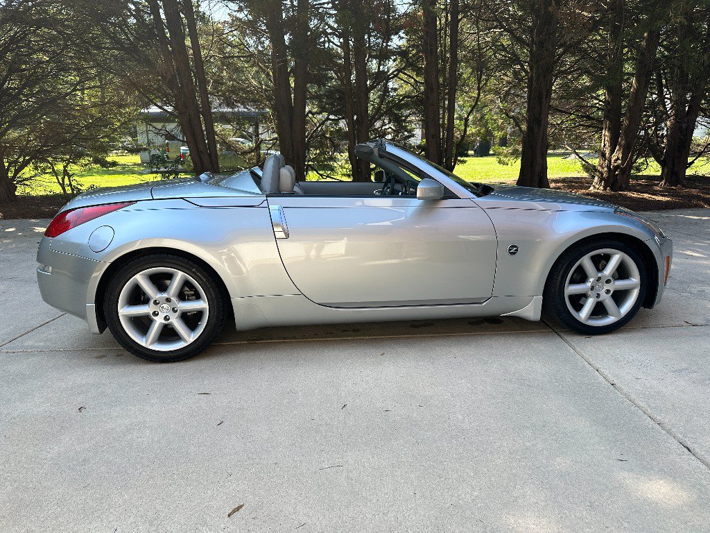 Used 2005 Nissan 350Z Touring RWD image 25