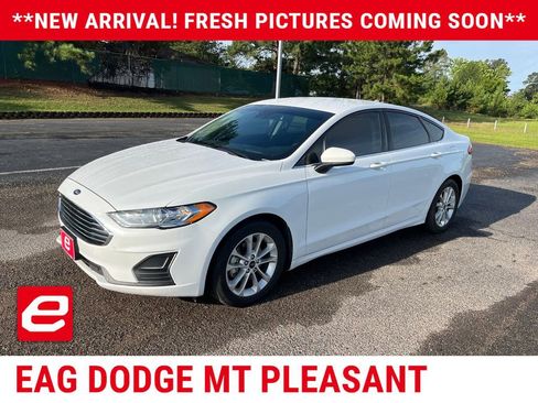 Used 2019 Ford Fusion SE FWD image 2