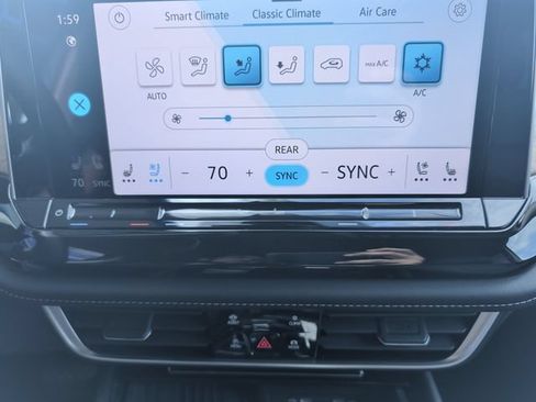 Used 2025 Volkswagen Atlas SE FWD image 19