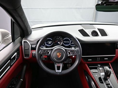Certified 2022 Porsche Cayenne Turbo image 18
