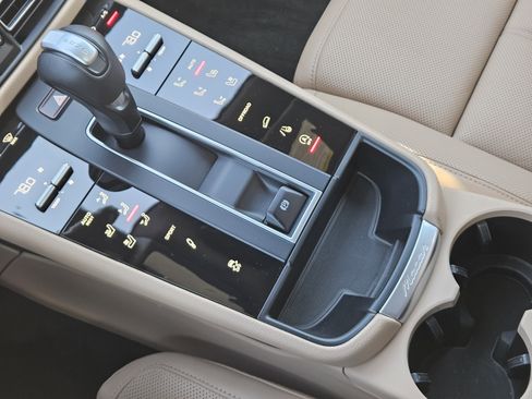 Certified 2025 Porsche Macan S image 20